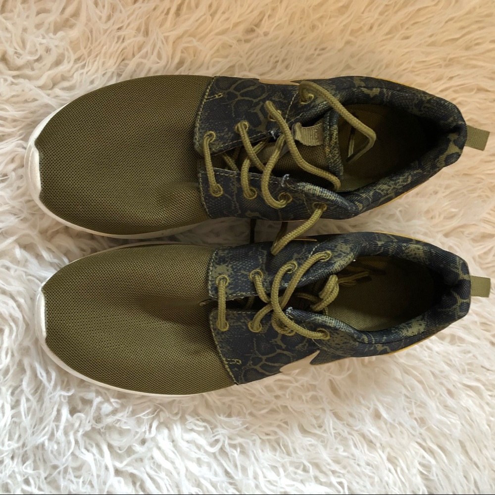 Nike Roshe - Picture 3 of 5